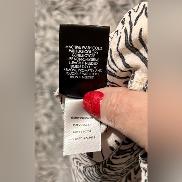 🐯 Torrid Hi-Lo Tiger Print Top size 6X - Picture 10 of 11